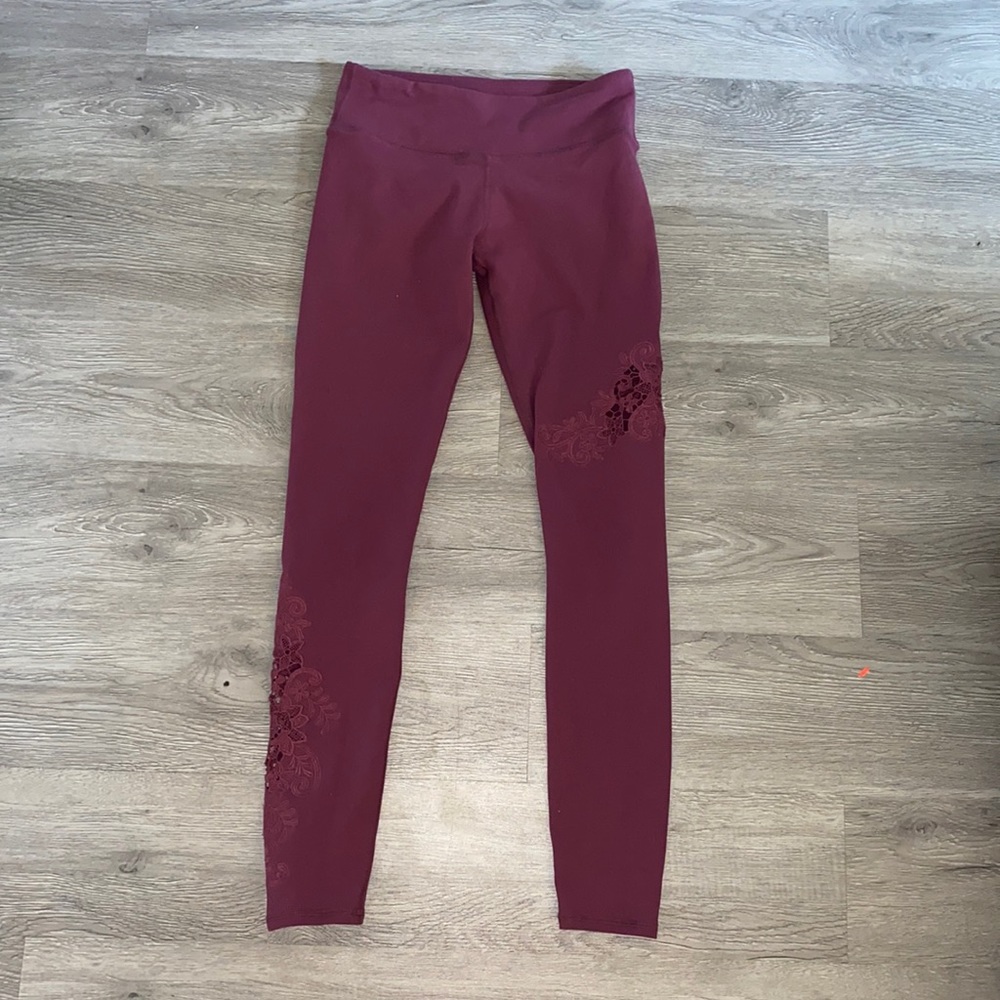 Fabletics maroon flower detailed leggings